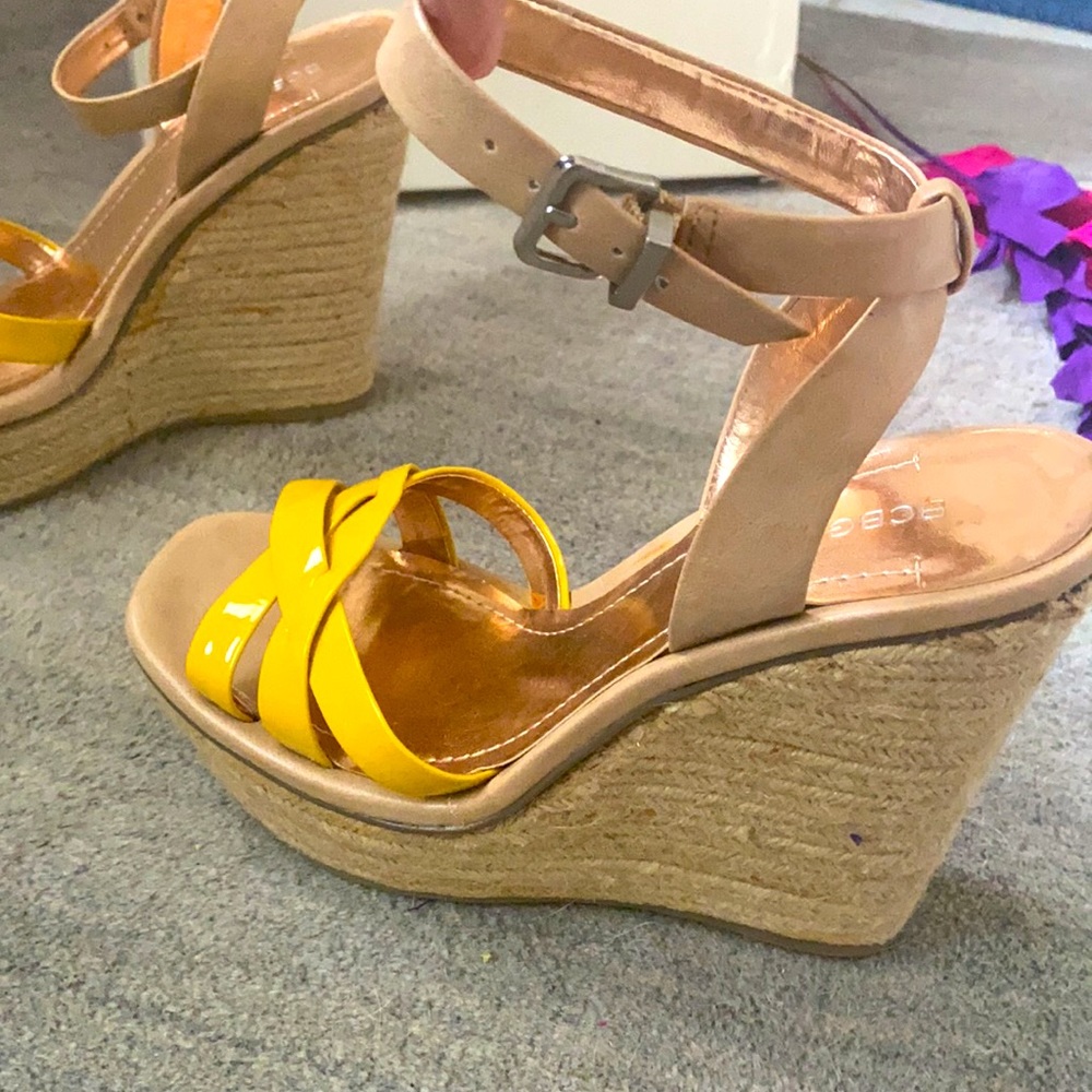 BRAND NEW BC BG FRANKEE wedges (NWT)